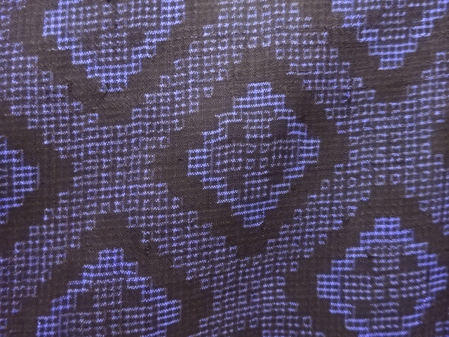  大正ロマン　菱模様織り出し本場泥大島紬着物